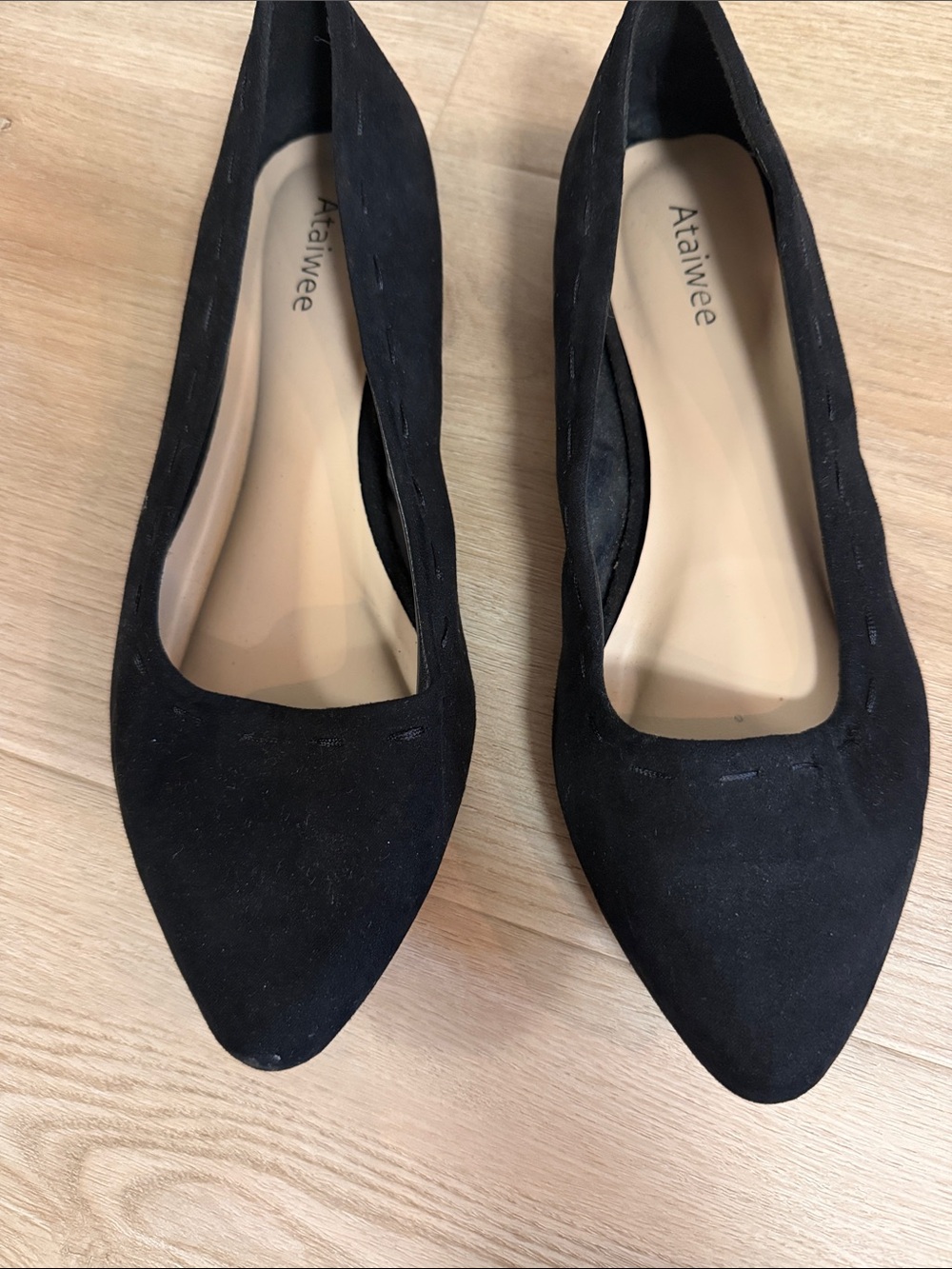 Black Pointed-Toe Women's Flats